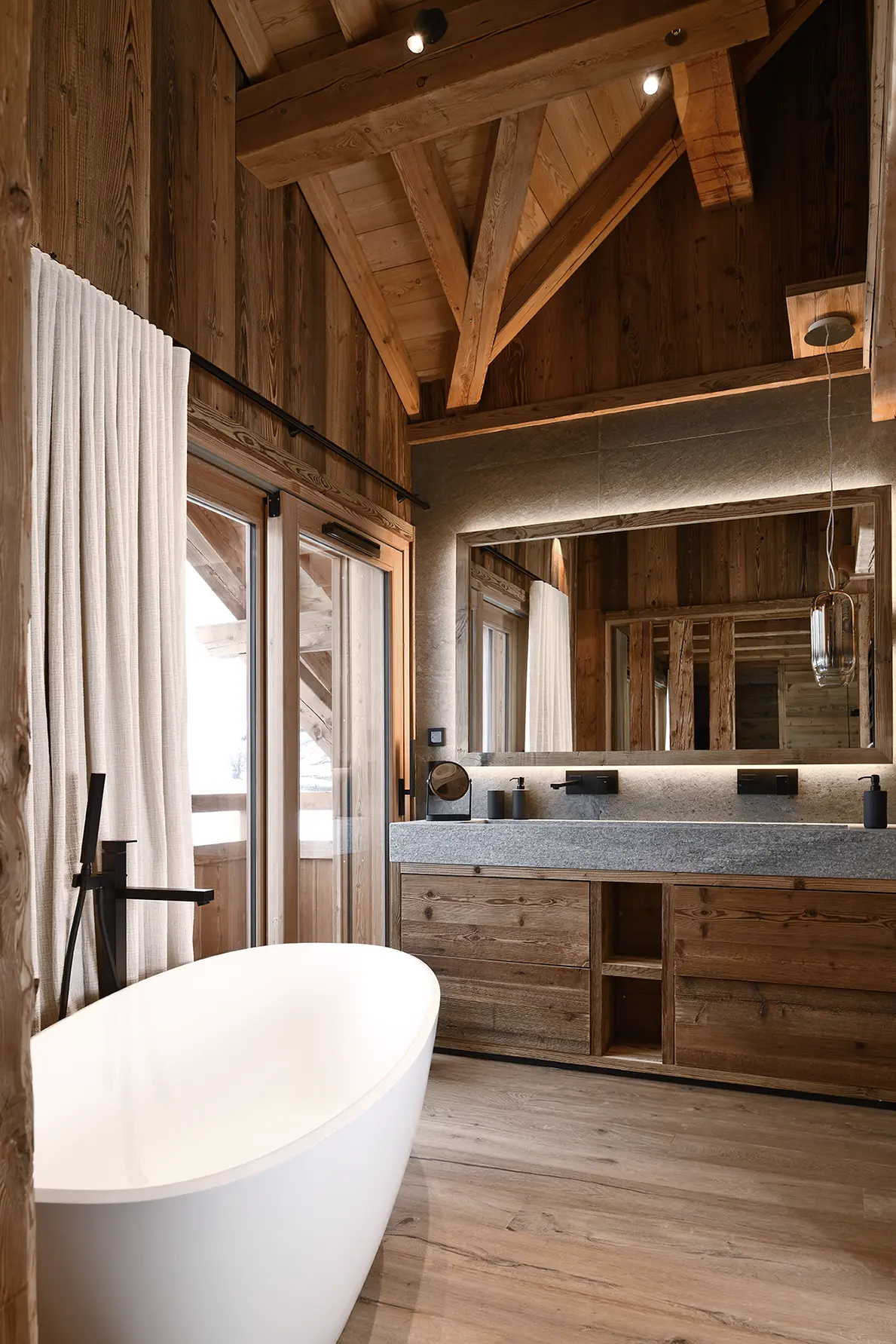 Salle de bain de luxe au Chalet Aravet